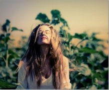 想念一个人的说说心情短语_想念一个人怀念一段