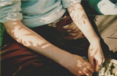 男生温暖治愈系网名_没出息的小丑