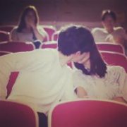 qq情侣亲吻头像两张一组