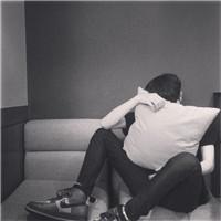 男生头像图片帅气带字伤感黑白