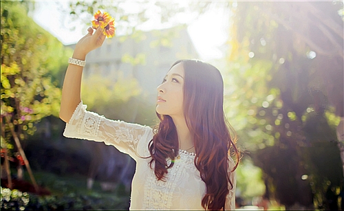 微信昵称中年女性简单两个字