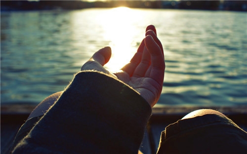 适合发朋友圈的句子正能量 适合发朋友圈的句子正能量