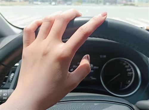 女人握方向盘霸气说说(精选34句)