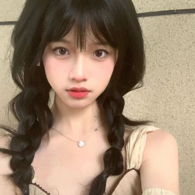 能被一眼注意到的微信头像女(精选12张)