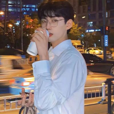 看不出来的情侣头像单人一人一张(精选12张)