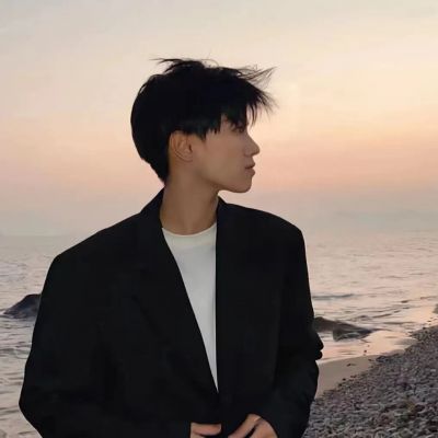 看不出来的情侣头像单人一人一张(精选12张)