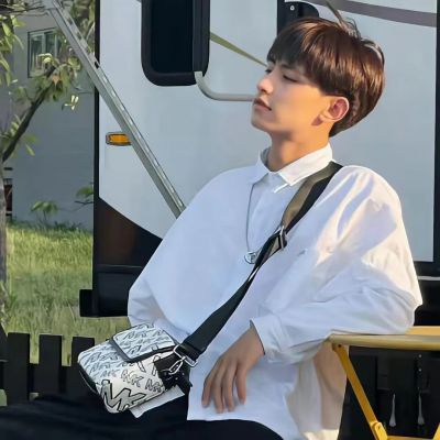 情侣头像一左一右配对真人(精选10张)