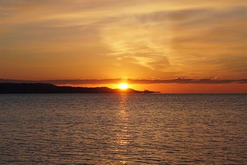 夕阳西下的朋友圈短句(精选49句)