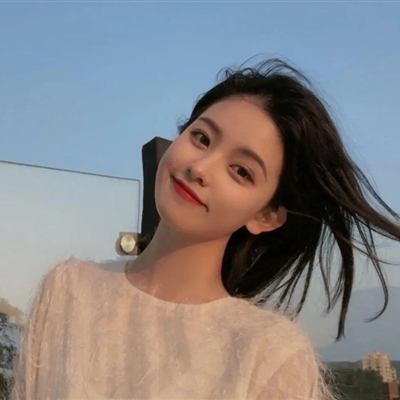 既惊艳又耐看的女生头像(精选12张)
