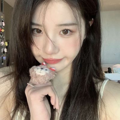 既惊艳又耐看的女生头像(精选12张)