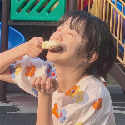 超有氛围感的女生头像(精选10张)