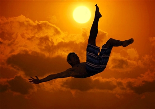 摔了一跤怎么发朋友圈的说说(43句) 摔了一跤怎么发朋友圈的说说(43句)