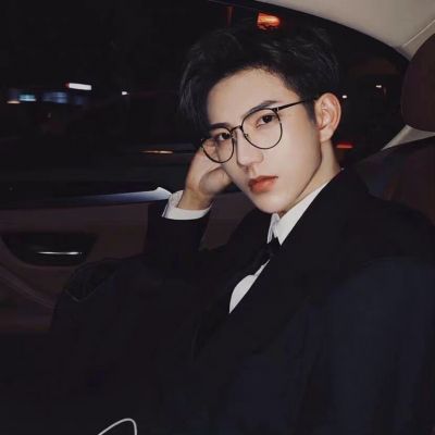 适合30岁左右的男生头像