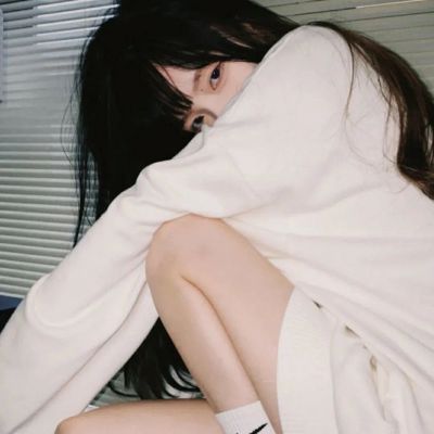 治愈系白色风格女生头像(精选12张)