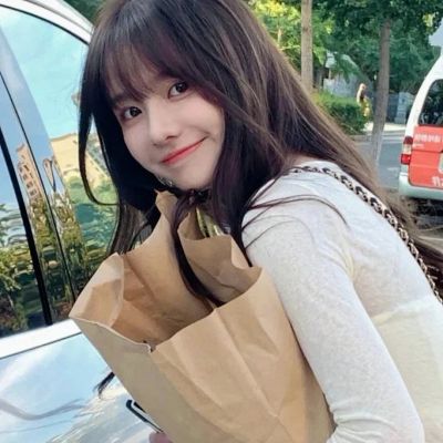 治愈系白色风格女生头像(精选12张)