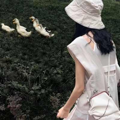 2023好看的女生头像背影(精选12张)