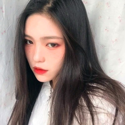 2023独特女微信头像(精选12张)