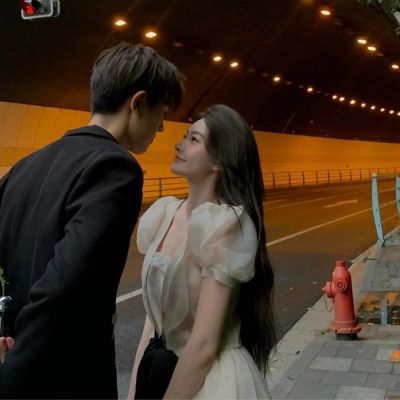 紧张刺激情侣头像(精选14张)