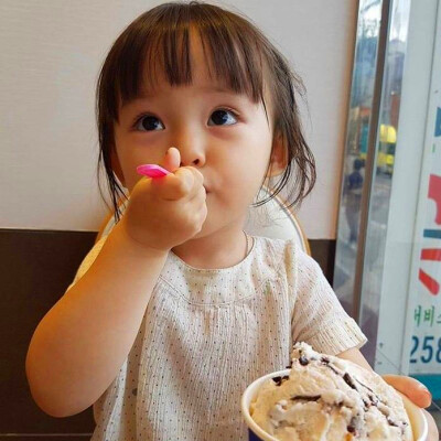 2023最新流行可爱小孩头像(精选12张)