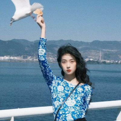 超有氛围感的女生头像蓝色系