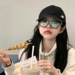 简约高端的小众头像女(精选12张)