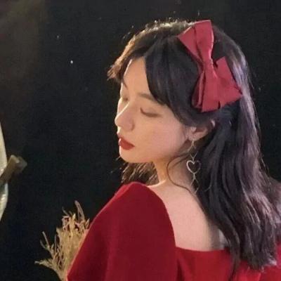 简约高端的小众头像女(精选12张)