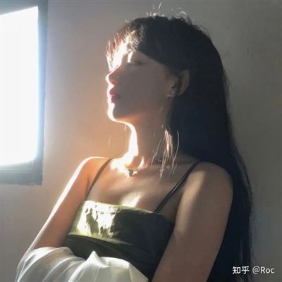 简约高端的小众头像女(精选12张)