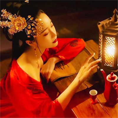 2023年女生头像红色(精选10张)