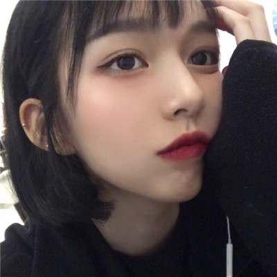 短发女人最适合的微信头像(精选12张)