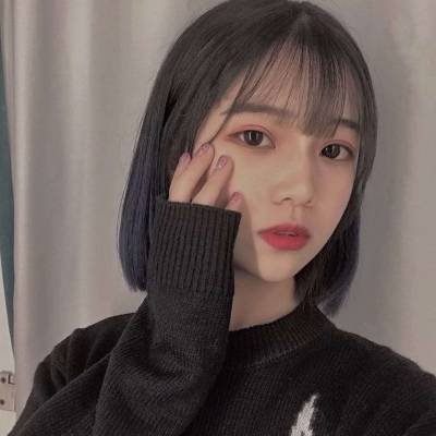 短发女人最适合的微信头像(精选12张)