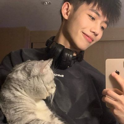 适合大学男生的头像(精选15张)