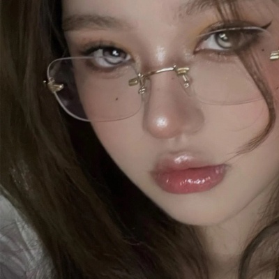 值得一辈子不换的头像女(精选36张)