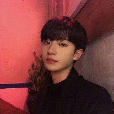 喜庆的帅哥头像(24张)