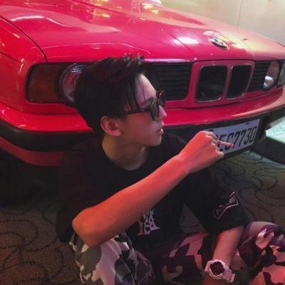 喜庆的帅哥头像(24张)