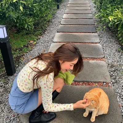 简约性冷淡小众女头像(24张)