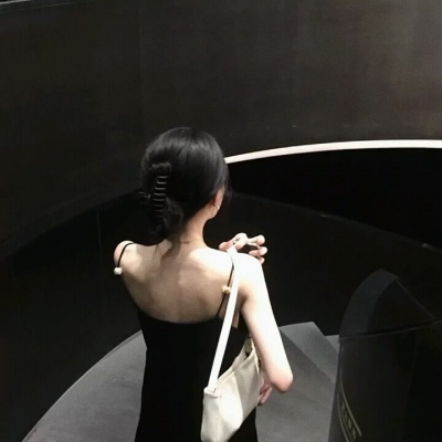 头像2023最火高冷女(精选24张)