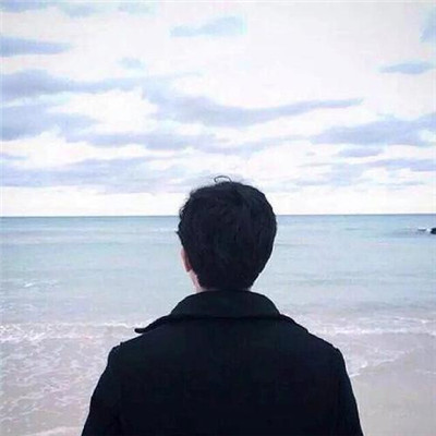 头像男生海边背影 男帅气的背影大海图片