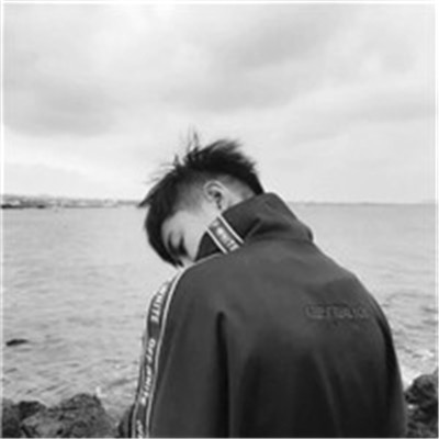 头像男生海边背影 男帅气的背影大海图片