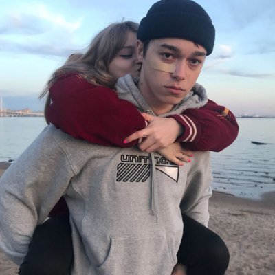 大笑女生头像情侣 逗比情侣头像一左一右