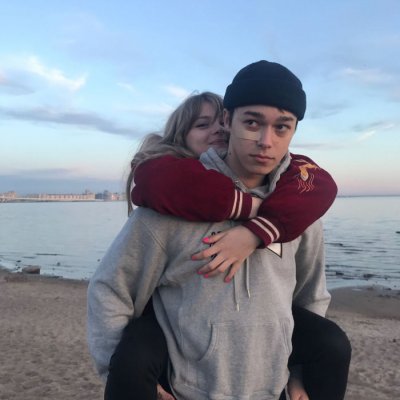 大笑女生头像情侣 逗比情侣头像一左一右