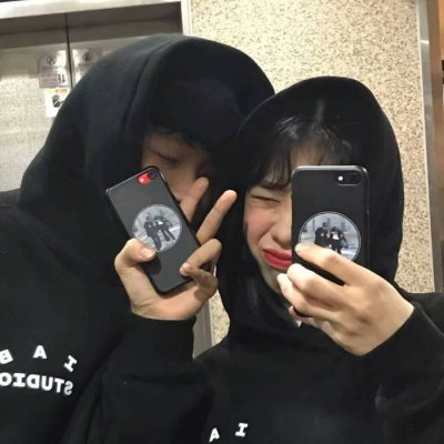 大笑女生头像情侣 逗比情侣头像一左一右