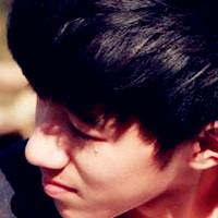 男生撕心裂肺的哭头像(精选16张)