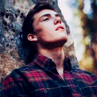 男生撕心裂肺的哭头像(精选16张)