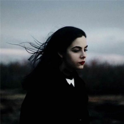 女生哭的流泪的头像(精选13张)