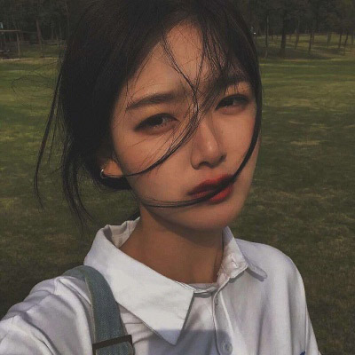 女生哭的流泪的头像(精选13张)