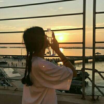 特别有气质的女生背影头像(16张)