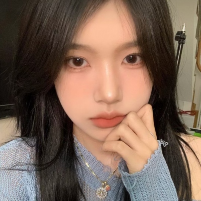 又酷又可爱的头像女生真人(16张)