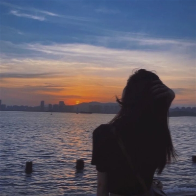 惊艳到爆的女生头像(精选28张)