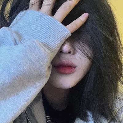 惊艳到爆的女生头像(精选28张)