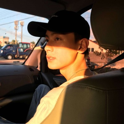 成熟积极向上头像男简约(18张)